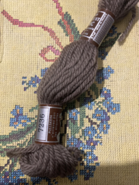 * 7236 BRUIN taupe | Bruin label - borduurwol Colbert DMC Tapestry wool