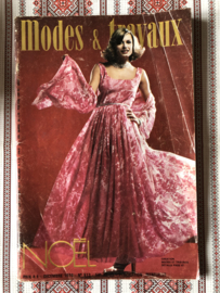 1976 | Modes Traveaux Magazine - N° 913 - 58e ANNEE DECEMBERE 1978  Sélection Haute Couture Printemps-été 1976 - NOËL