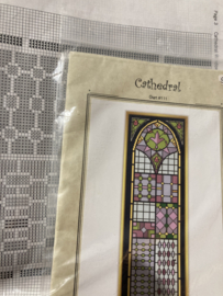 Borduurpatronen | Gebouwen | Telpatroon: Cathedral Caral Beck Chart 111 - glas in lood raam