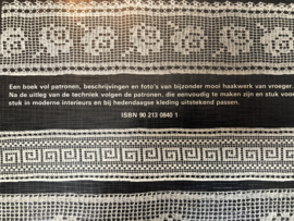 VERKOCHT | 1979 | Haken | Boeken | Cantecleer | Gehaakte kantjes en kleedjes uit grootmoeders tijd - Diny Zijp