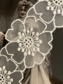 Bruidskant | 5,5 cm  x 50 cm - Wit schitterend romantisch Zwitsers haute-couture bloemenband op voile