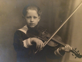 Foto | Jongens | Antieke Foto briefkaart "Victoriaans jongentje met viool" | jaren 1840-1910