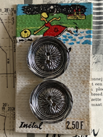Ø 30 mm | Knopenkaarten | Zilver | IMétal vintage kaartje - meisje met bal