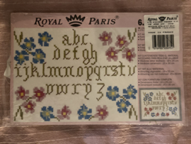 Borduurpatronen | Merklappen | Royal Paris ABCDAIRE Fleures Bleues alfabet en bloemen  (25 x 30 cm)