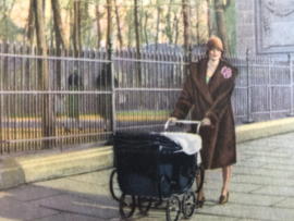 Ansichtkaart | België | Moeder en Kind | Verzamelkaarten - prentjes - kaarten Côte d'OR | Serie Reine Astrid HKH de Hertogin van Brabant 1928