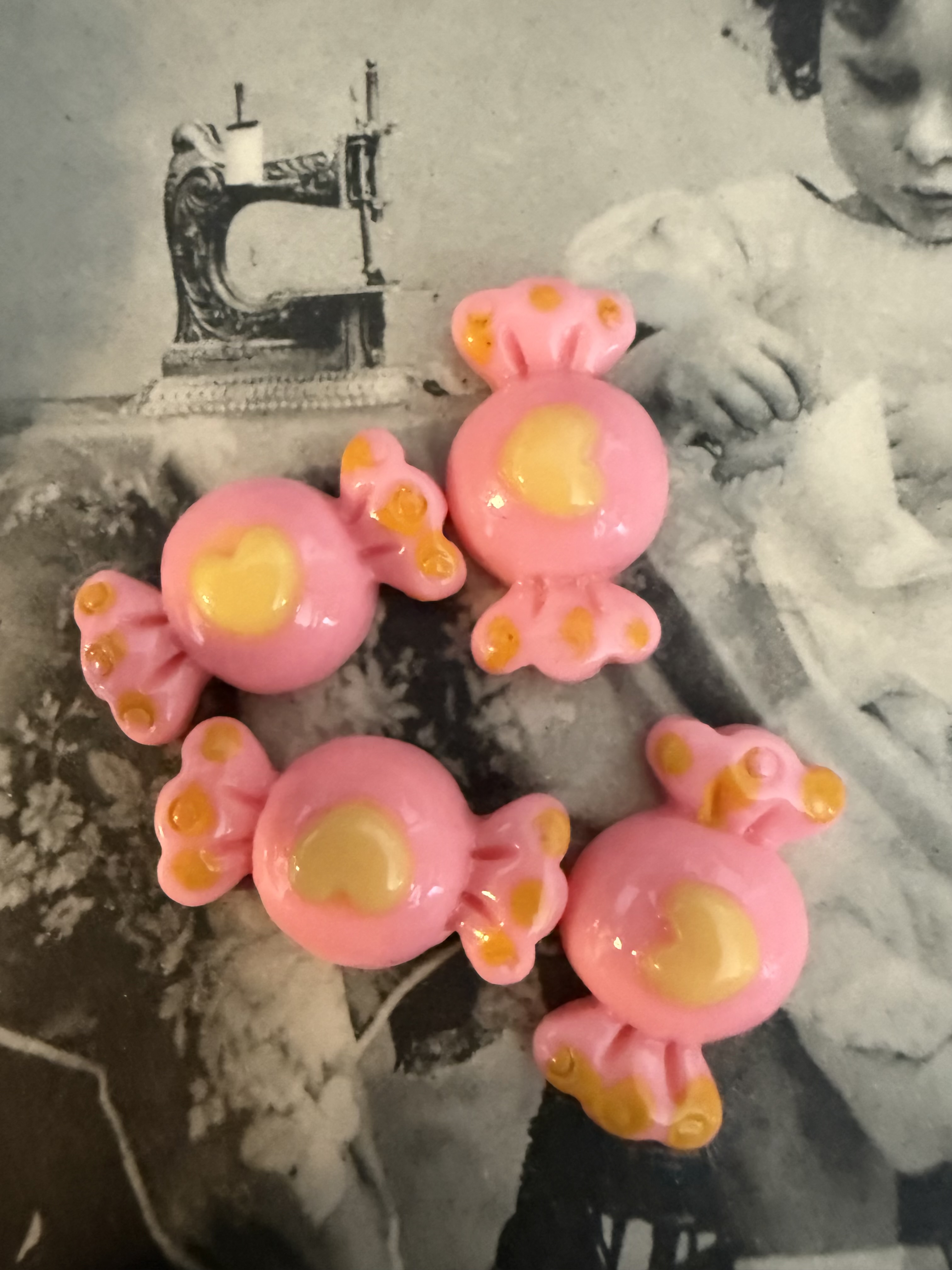 Scrapbook | 1 cm - 10 mm | Roze-zuurstok | Cabochons snoepjes - vier stuks