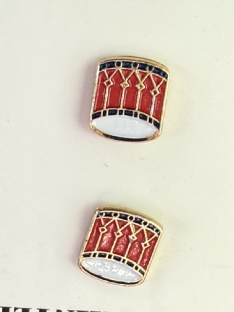 Ø 12 mm - 1.2 cm | Knopenkaarten | Rood | 3 stuks handgeschilderde trommels (kerstthema) JHB International Denver Buttons