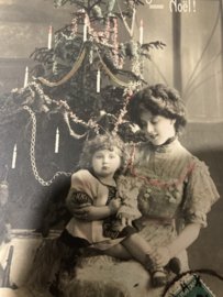 Kerstkaarten | Kinderen | Joyeux Noël - Moeder (mooie jurk) en kind bij kerstboom