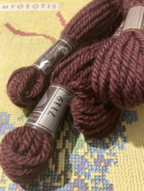 * 7119 BRUIN/AUBERGINE | Bruin label - borduurwol Colbert DMC Tapestry wool