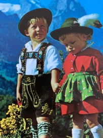 Briefkaarten | Zwitserland | Gosausee - Dachstein jongen en meisje in klederdracht