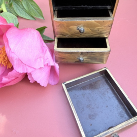 Hout | Antiek sieraden ladekastje lakdoosje met kraanvogel en eilandjes