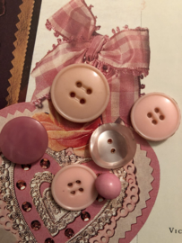 Knopen | Roze | Ø 5-15 mm Zakje met zes diverse roze knoopjes | vintage jaren '50