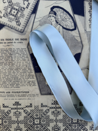 Blauw | Satijnband | Licht baby-blauw 2,5 cm breed x 1 meter -  Licht babyblauw  glanzend biaisband van 100% viscose