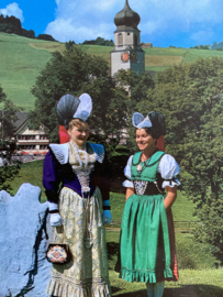 Briefkaarten | Zwitserland | Vrouwen in Alper klederdracht