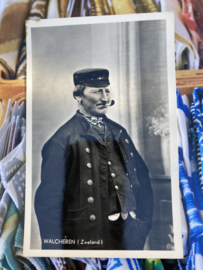 Briefkaarten | Zeeland | Mannen | Walcheren | 1950 - Echte fotokaart - Met met pijp in Zeeuwse klederdracht