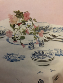 BURDA | Folklore | Borduurpatroon voor tafellaken blauw folklore motief  - AUFBUGELMUSTER 540