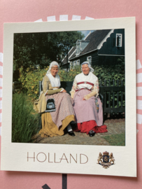 Briefkaarten | West-Friesland | Schagen | Twee vrouwen op een bankje met een kanten muts