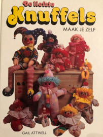 Boeken | Poppen | De liefste knuffels maak je zelf | Gail Attwell - Vintage 1974