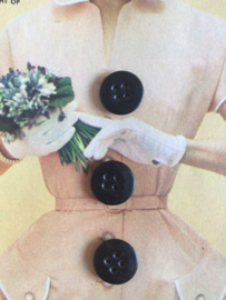 VERKOCHT | Knopen | Zwart 12 mm Espolite zakje met 12 kleine plastic knoopjes vier  gaatjes | jaren '50