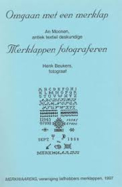 Boeken | Borduren | Omgaan met een merklap van An Moonen: antiek textiel deskundige - Merklappen fotograferen