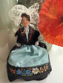Frankrijk Alpen | Poppen | Klederdracht | Rose – De Alpenpracht uit Thônes, Frankrijk