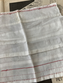 VERKOCHT | Naaiwerken | Proeflapje naaimachine steken in wit en rood