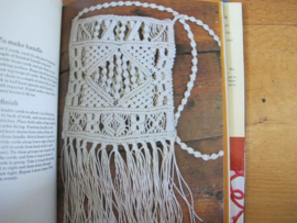 VERKOCHT | 1973 - Boeken | The Basic Book of Macramé & Tatting