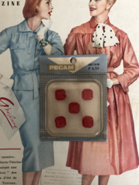 Ø 13 mm | Knopenkaarten | Rood | Pecam doosje met 5 carré rode vintage knopen  jaren '60