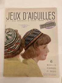 Tijdschriften | Borduren | Frankrijk | 1935 - Jeux D'Aiguilles no. 5 Revue Bimestrielle de Traveau Feminens - Winter en Kerst Smockwerk ouderwetse gebreide jarretel