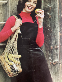 1977 | Marion naaipatronen maandblad | nr. 08 augustus 1977 - met radarblad (jurken, overgooiers, pak, veel kinder- en baby kleding)