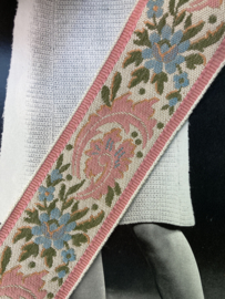Sierband | Roze | Bloemen | 05 cm -  Agrementband | Meubelband Gotisch vintage sierband met blauwe bloemen en groene blaadjes