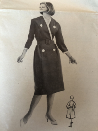 1960 | Naaipatroon - jurk: Robe en Lainage Patron du Mois - no. 4511 Mars 1960 Mode et Travaux MET GRATIS Tubino klosje garen