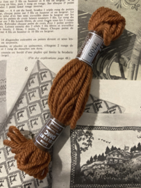 * 7700 | BRUIN - ROEST Bruin label - borduurwol Colbert DMC Tapestry wool