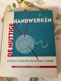 VERKOCHT | 1965 | De nuttige handwerken K. van Heijst e.a. (10de druk)