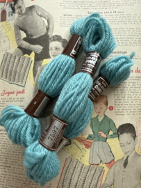 * 7597 Borduurwol BLAUW midden azuur | Bruin label - Colbert DMC Tapestry wool