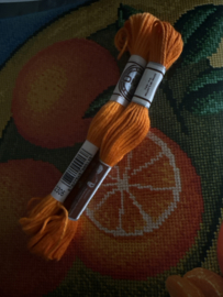 2306 ORANJE katoenen DMC borduurgaren Retors A Broder no 4 - 10 meter