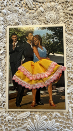 Geborduurde souvenir kaarten | Spanje | Geel | Flamenco dansers - geel en roze stoffen rokje