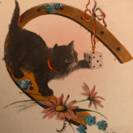 1931 | Spelende zwarte kat met dobbelsteen en hoefijzer | Bon Année in relief sticker