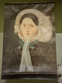 Kantkloswerk | Ovaal hand gekantkloste applicatie en gratis foto van een vrouw met Catzandse muts uit 1855