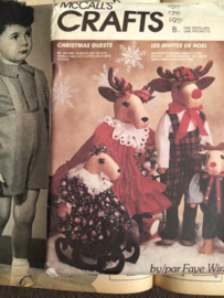 Naaien | Patronen | Poppen | Vintage McCall's Crafts patroon| Christmas Guests nr. 4532 Faye Wine