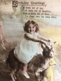 Ansichtkaart | Engeland | Meisjes | 1934 - ‘Meisje met wit jurkje op een bokje’ Birthday Greetings - met postzegel