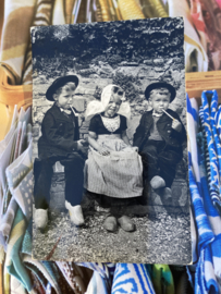 Briefkaarten | Zeeland | Kinderen | Walcheren | 1955 - Fotokaart jongens en meisje