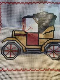 Borduren | Stramien | Voorgedrukte stramien voor kussen met antieke auto uit 1868 (zonder wol)
