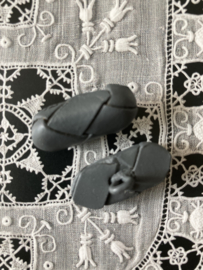 Knopen | Grijs | 30 mm | Vintage langwerpige knopen met haakje van kunststof