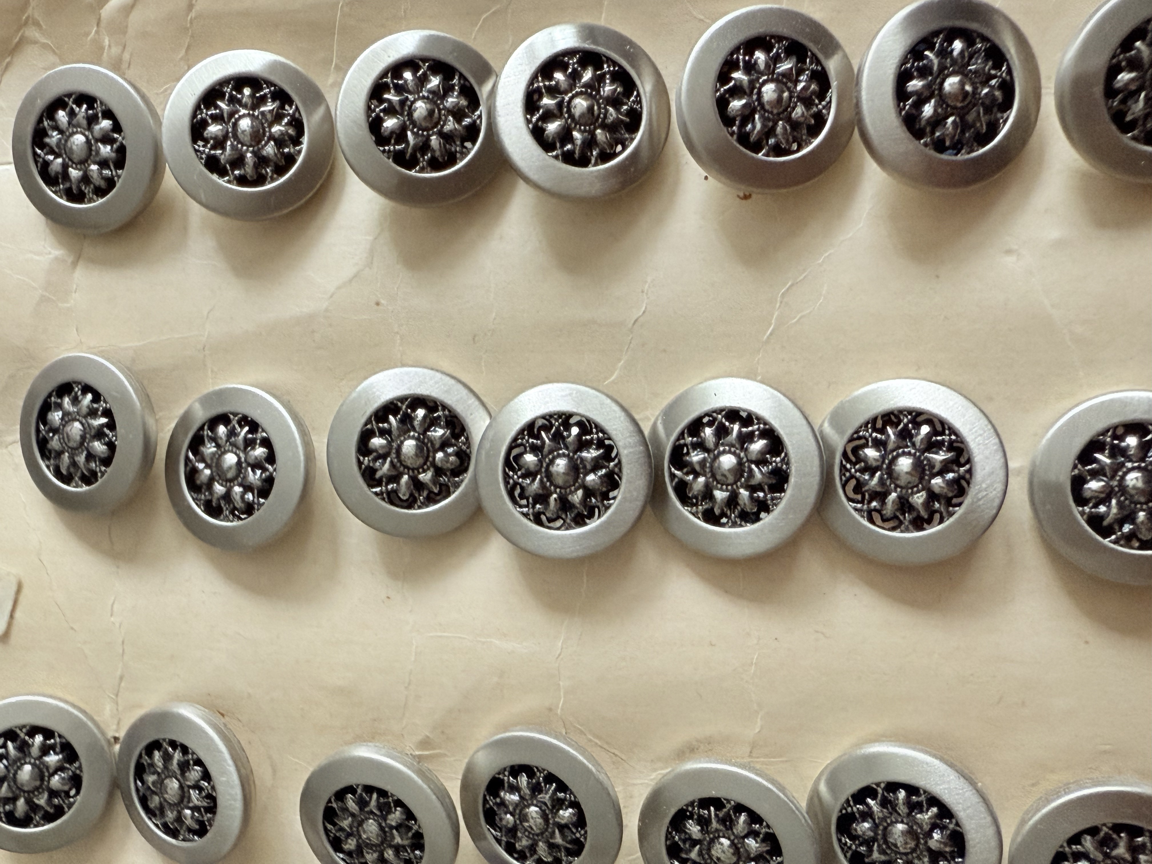 Ø 18 mm | Knopen | Zilverkleurige | Knopenkaart met 21 stuks metalen knopen met stervormige bloem