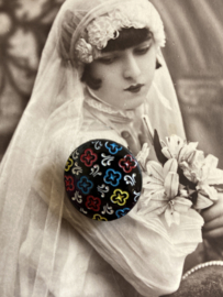 VERKOCHT | Glasknopen | Zwart |  Ø 20 mm | Schitterende vintage handbeschilderde knoop met bloemen en oogje