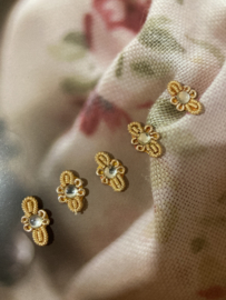 Applicaties | Goud-glitter | 15 mm - Vijf opnaaibare of opplakbare mini ovale applicaties bloem
