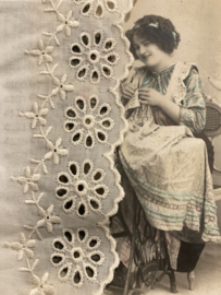 VERKOCHT | Wit | 5 cm x 2,5 meter - schortband met bloemetjes en schulprandje 100% katoen