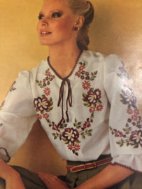 BURDA | Bloemen | Borduurpatroon voor blouse met folklore bloemen  - ABPLATTMUSTER 745/003