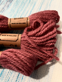 * 8521 - ROOD OUD ROZE DONKER  - Scheepjes borduurwol of tapisserie wol/gobelin - kleurnummer 8521